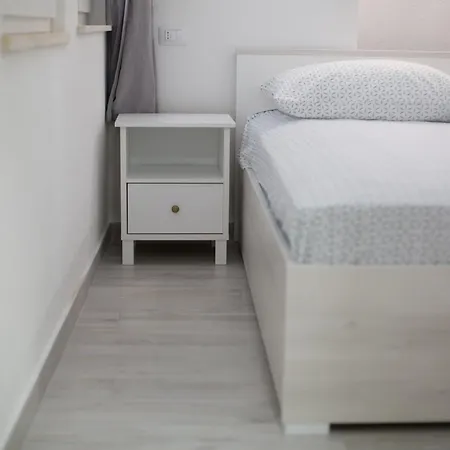 Serious Job Apartment *