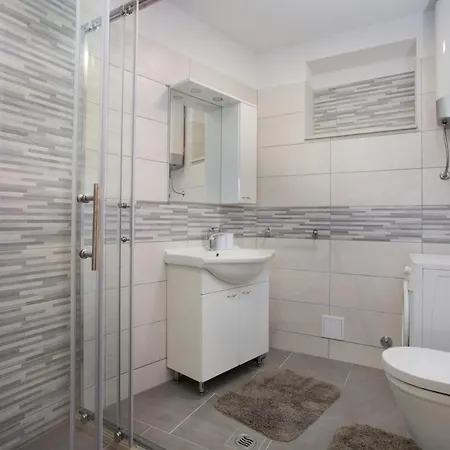 Serious Job Apartment *